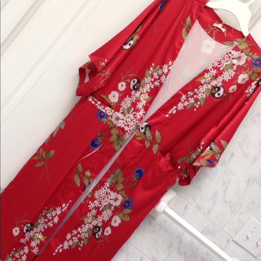 "RED DRAGON"  SATIN KIMONO - Picture 7 of 8